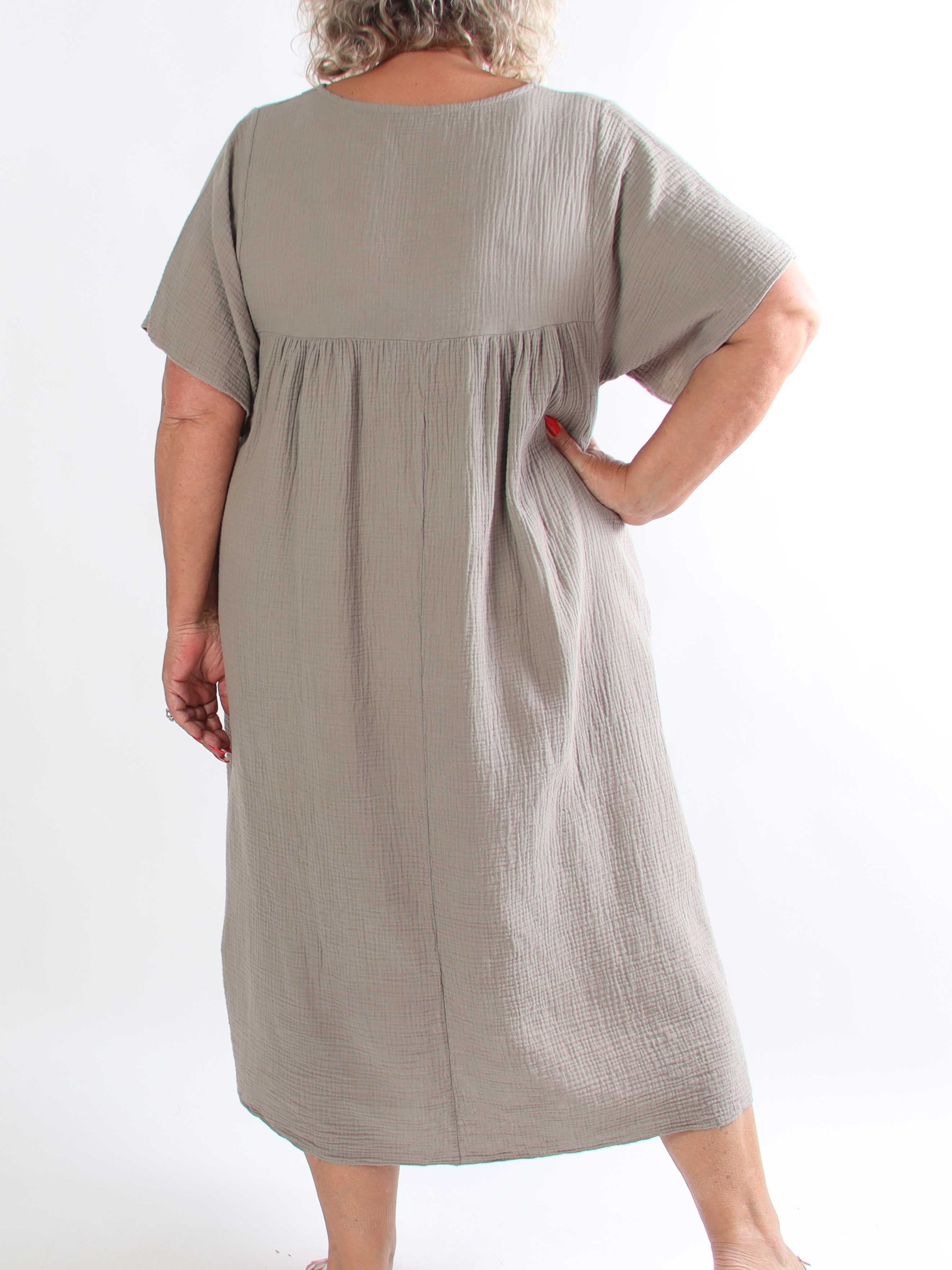 Kanja - Blød lang plus size kjole i bomuldsmusselin
